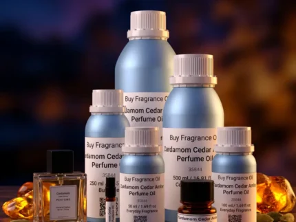 Cardamom Cedar Amber perfume oil bottle with dark amber tones, spicy cardamom warmth and elegant woody night atmosphere.